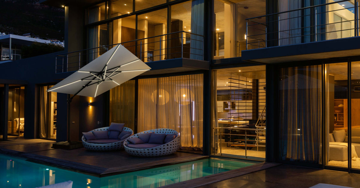 house on the hill 110 Tシャツ　umbrella Midtown Review